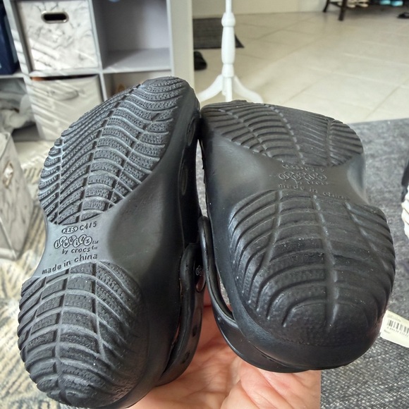 EUC Jibbitz by CROCS Kids Black Water Shoes XXS C4/5 Baby UNISEX - Picture 9 of 16